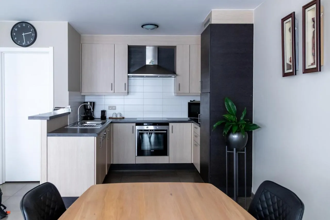 Laluna Holiday Apartment Остенде